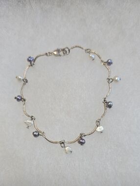 Delicate Silvertone Pearl Bracelet - White & Gray